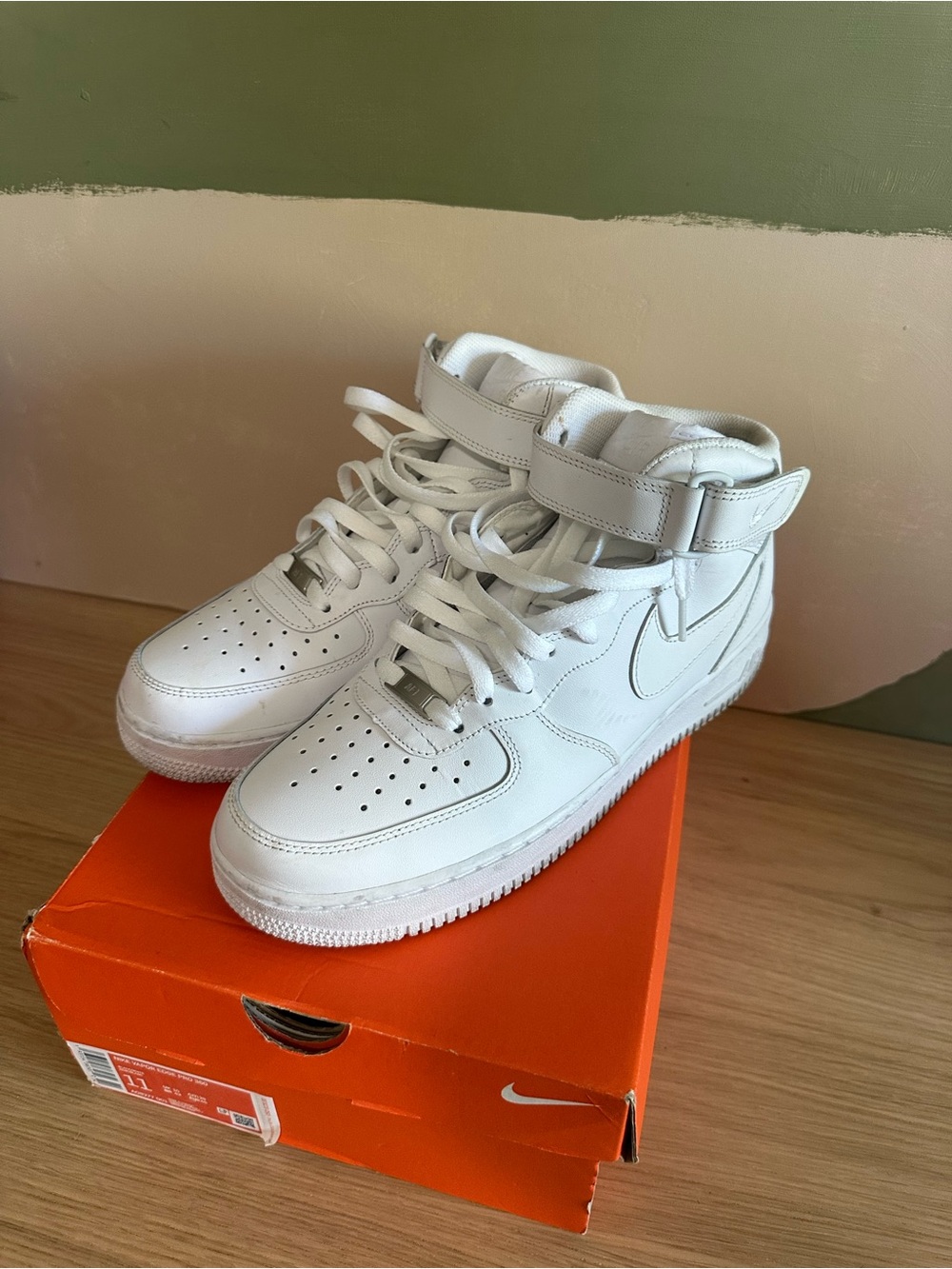 Nike Men’s High-Top Sneakers (not matching box)
